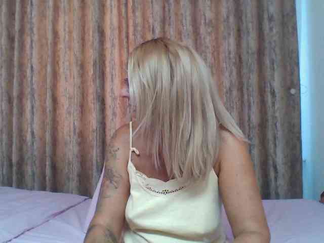 ChaudeEvely webcam