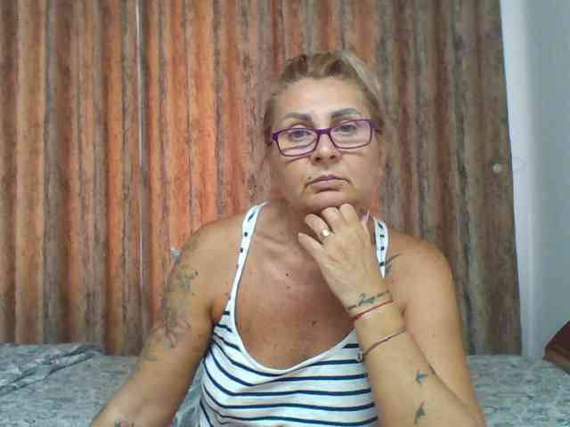 ChaudeEvely webcam