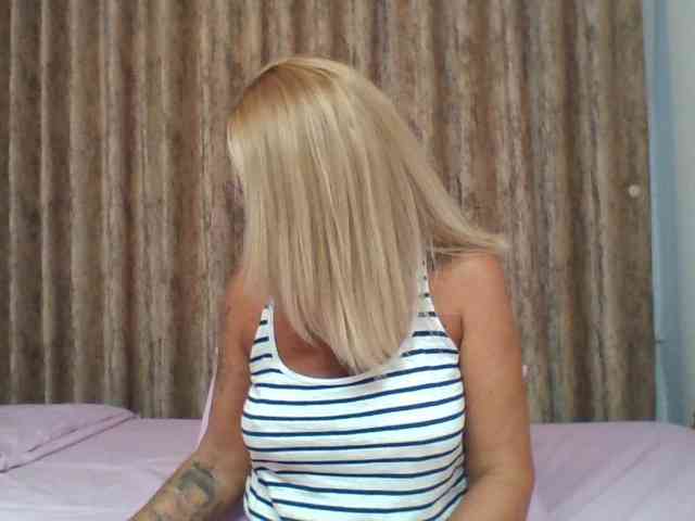 ChaudeEvely webcam