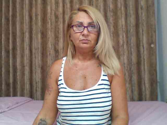 ChaudeEvely webcam