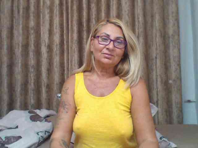 ChaudeEvely webcam