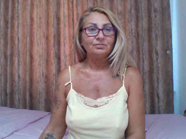 ChaudeEvely webcam