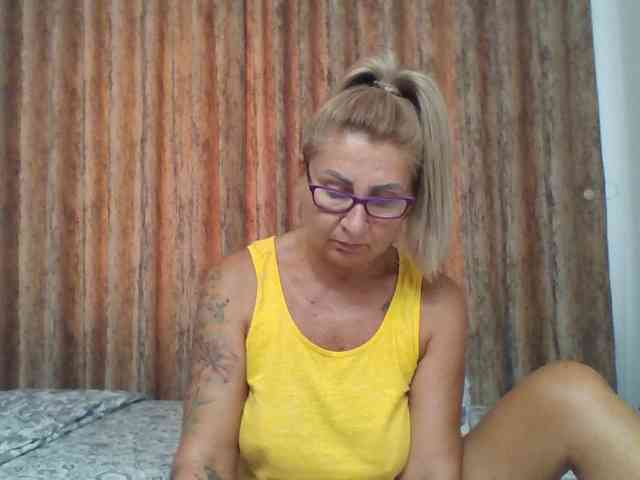 ChaudeEvely webcam