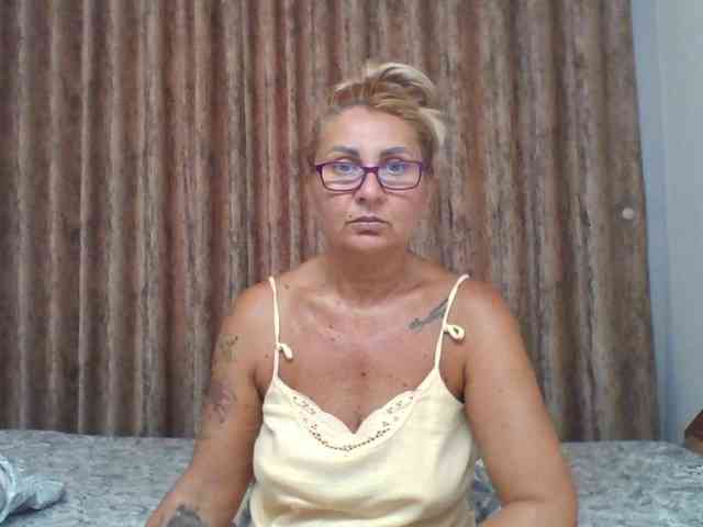ChaudeEvely webcam