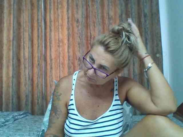 ChaudeEvely webcam