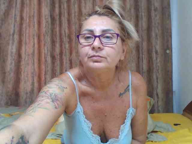 ChaudeEvely webcam