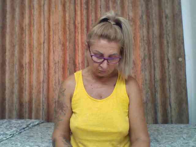 ChaudeEvely webcam
