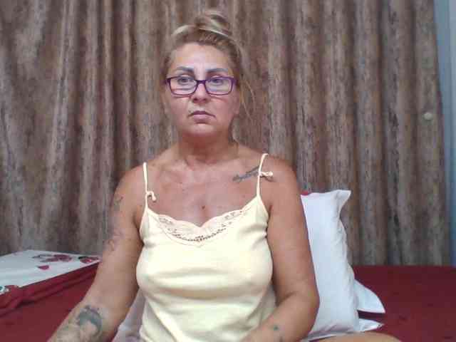 ChaudeEvely webcam