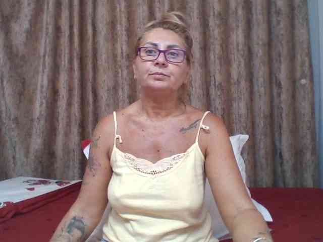 ChaudeEvely webcam