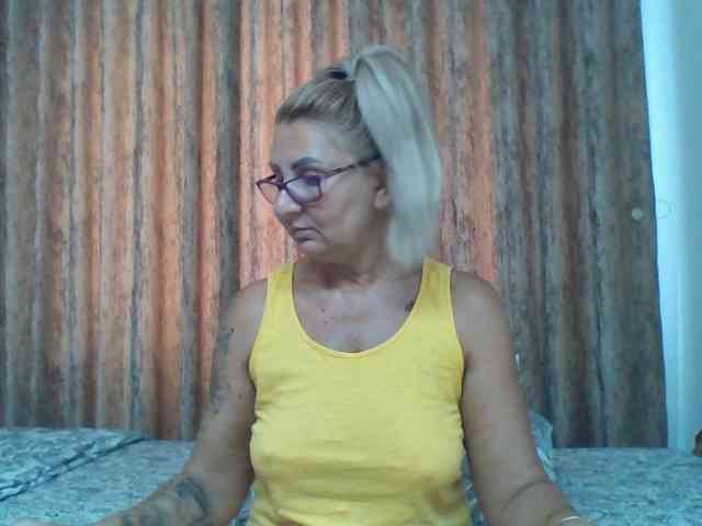 ChaudeEvely webcam