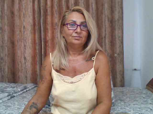 ChaudeEvely webcam