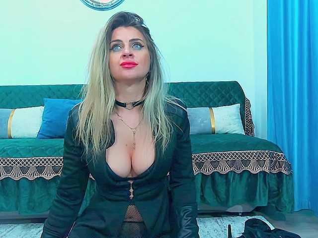 SabinneSEX's BongaCams show and profile