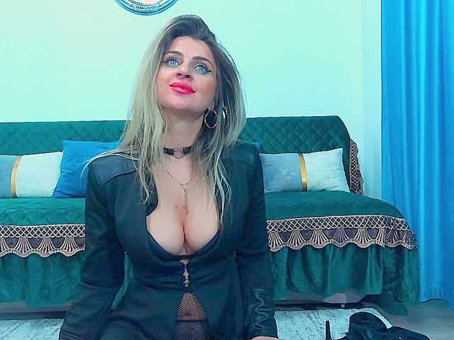SabinneSEX's BongaCams show and profile