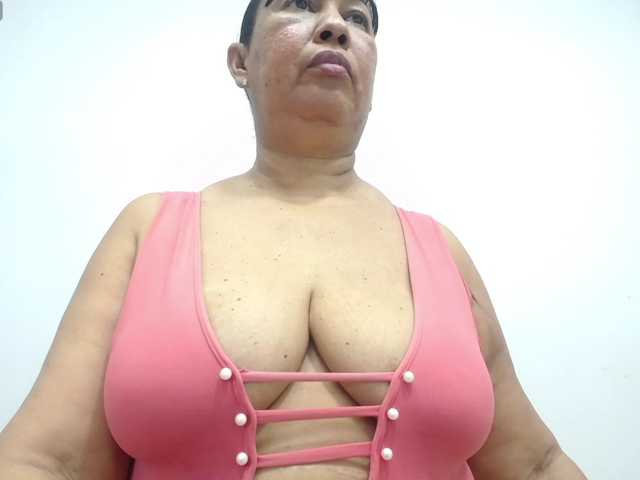 MilfPleasure1 live cam preview