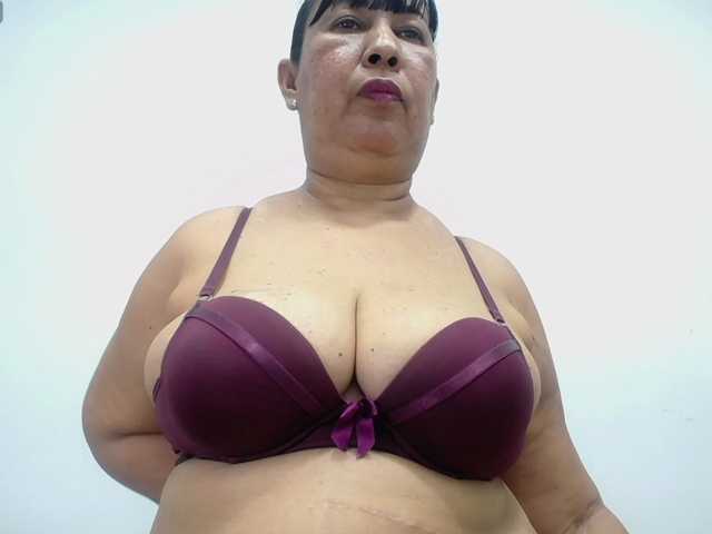 MilfPleasure1 live cam preview
