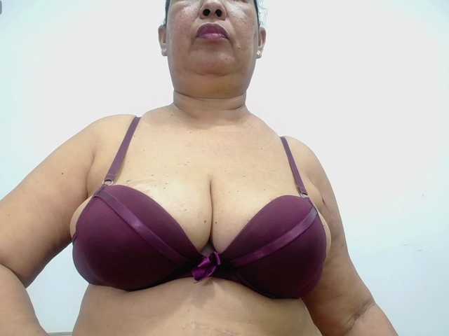 milfpleasure1 live cam on BongaCams