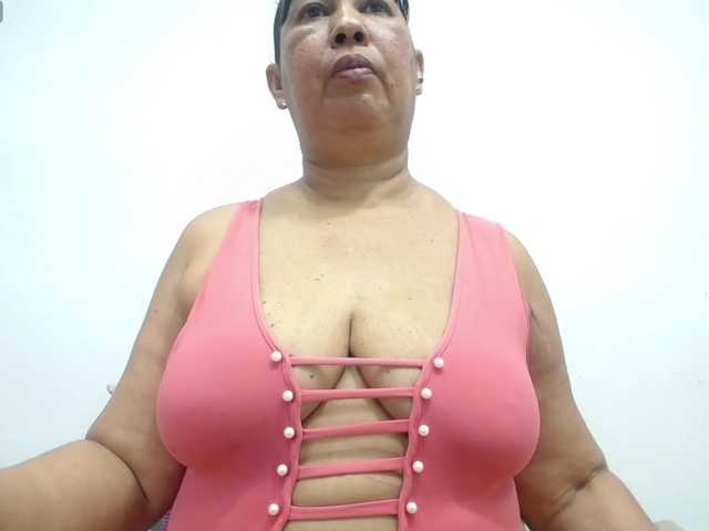 MilfPleasure1 live cam preview