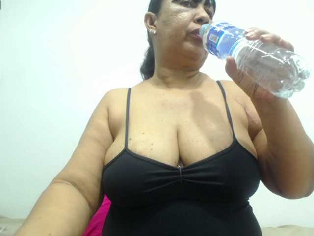 MilfPleasure1 live cam preview