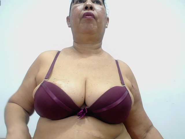 milfpleasure1 live cam on BongaCams