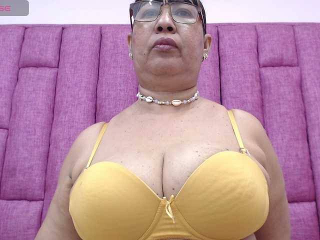 MilfPleasure1 webcam
