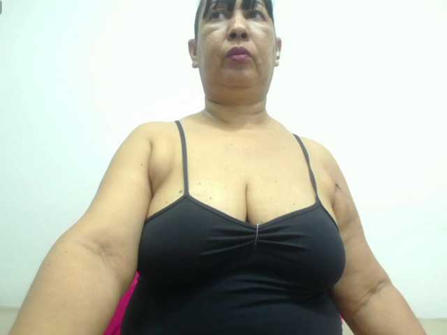MilfPleasure1 live cam on BongaCams