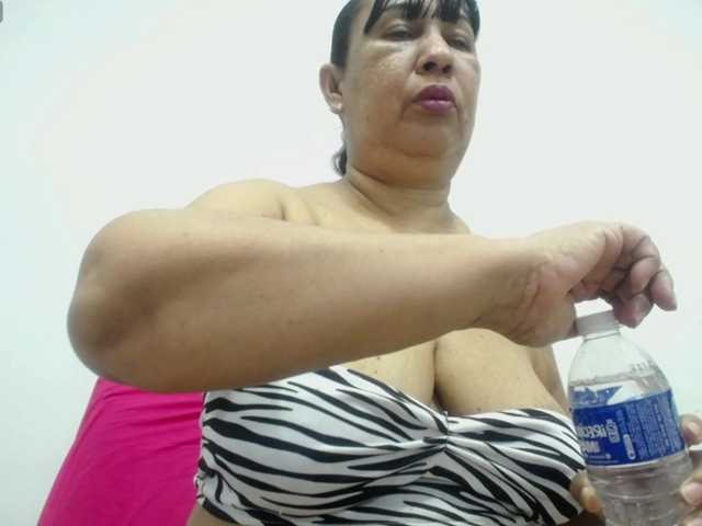 MilfPleasure1 live cam preview