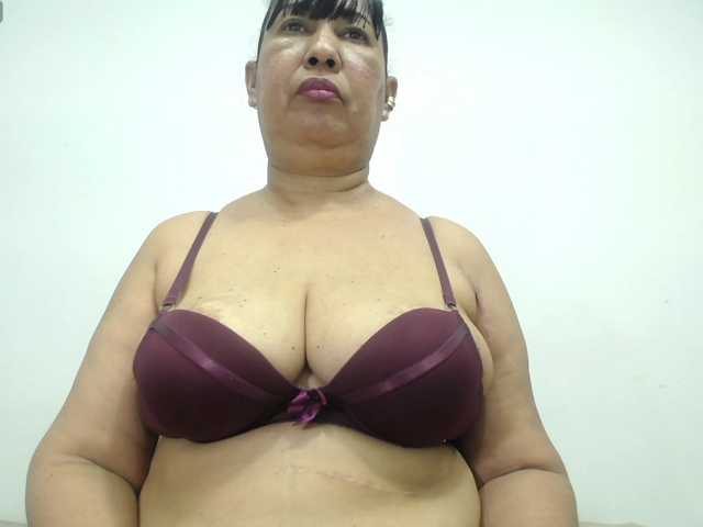 milfpleasure1 live cam on BongaCams