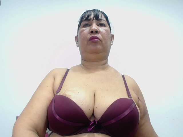 milfpleasure1 live cam on BongaCams