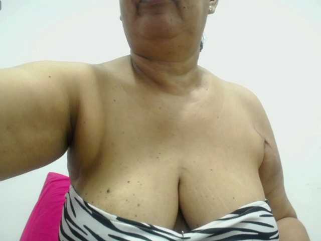 MilfPleasure1 live cam preview