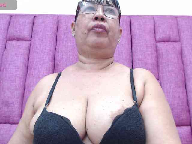 MilfPleasure1 webcam