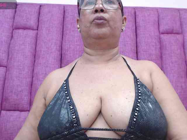 MilfPleasure1 webcam