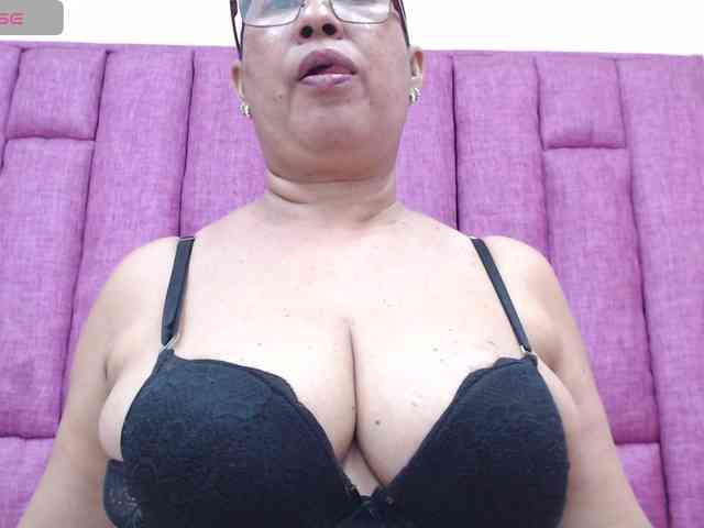 MilfPleasure1 webcam