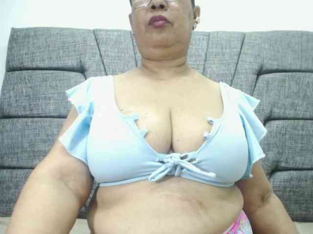 MilfPleasure1 webcam
