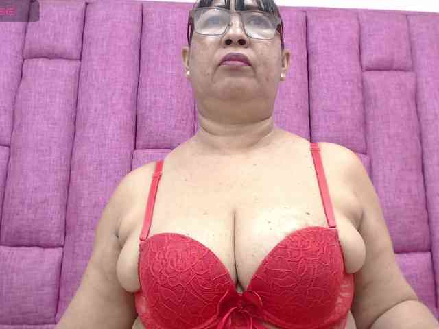 MilfPleasure1 webcam