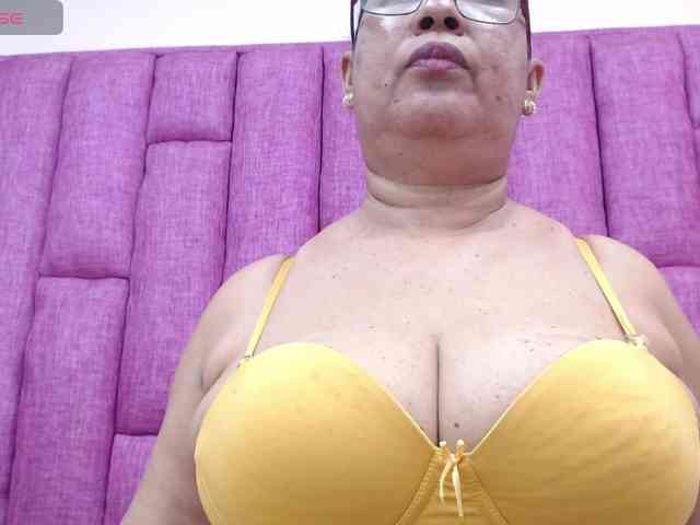 MilfPleasure1 webcam