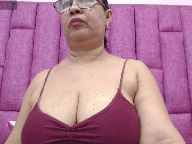 MilfPleasure1 webcam