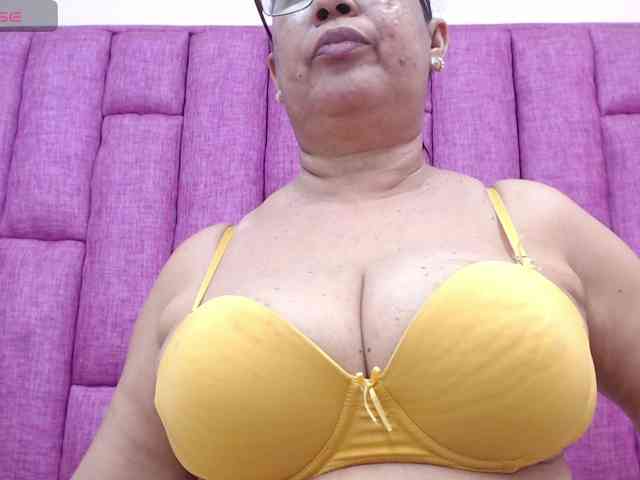 MilfPleasure1 webcam