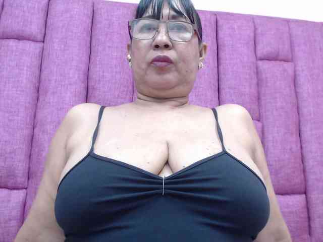 MilfPleasure1 webcam