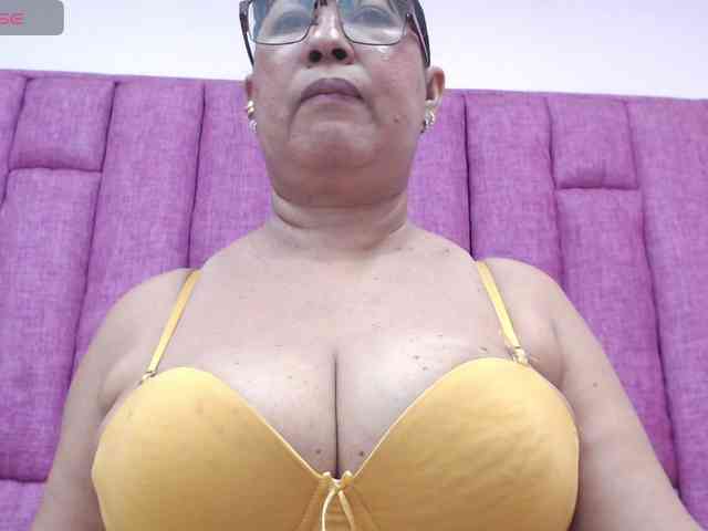 MilfPleasure1 webcam