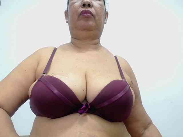 MilfPleasure1 webcam