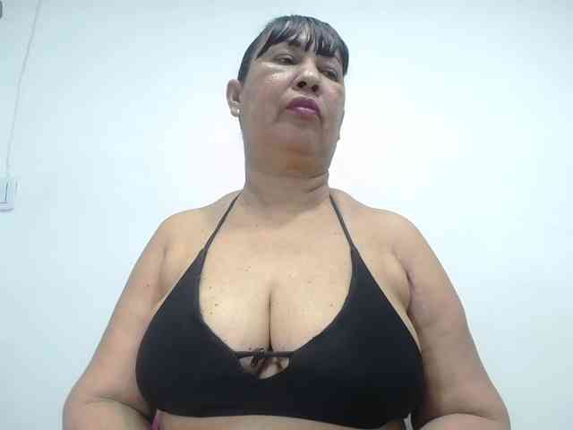 milfpleasure1's live room