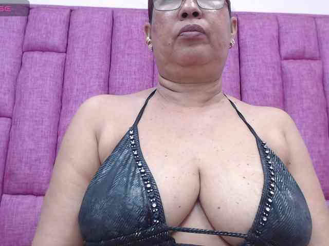 MilfPleasure1 webcam