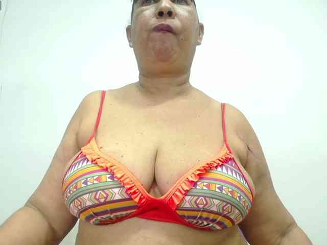 MilfPleasure1 webcam