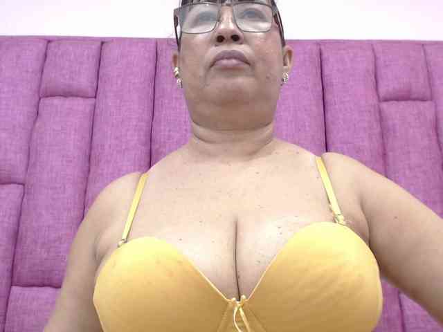 MilfPleasure1 webcam