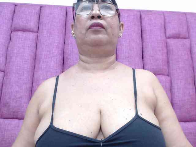 MilfPleasure1 webcam