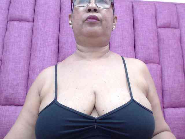 MilfPleasure1 webcam