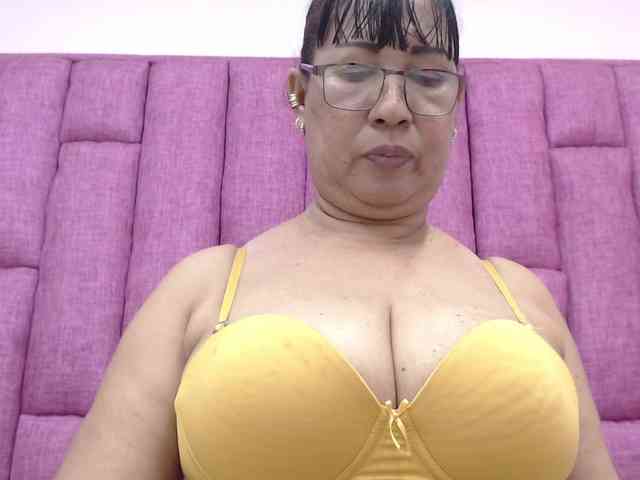 MilfPleasure1 webcam