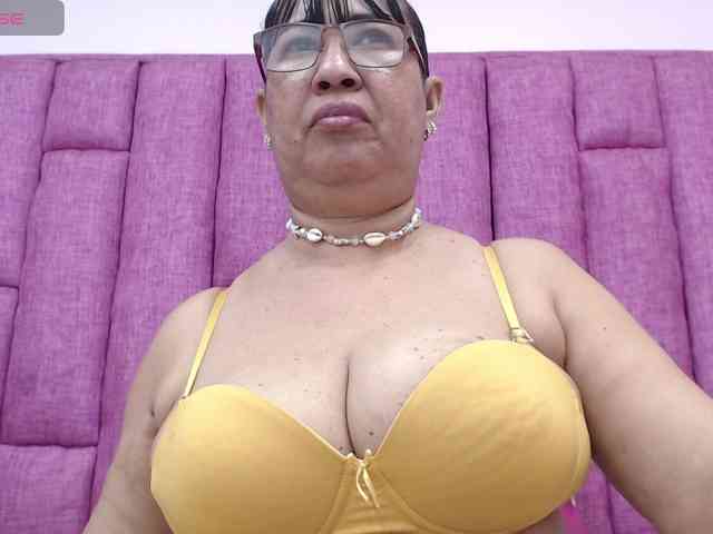 MilfPleasure1 webcam