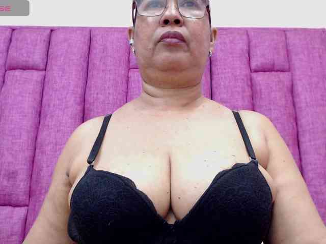 MilfPleasure1 webcam