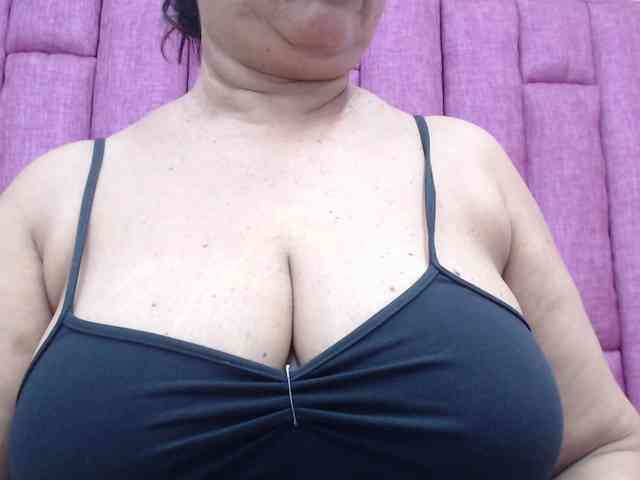 MilfPleasure1 webcam